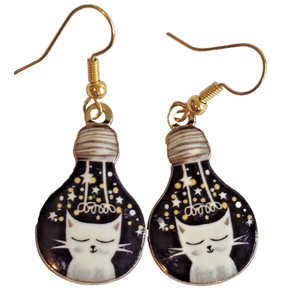 Small Cat Surrounded by Stars With a Light Bulb Look Above - Fish Hook Inserts - Picture 3 of 3